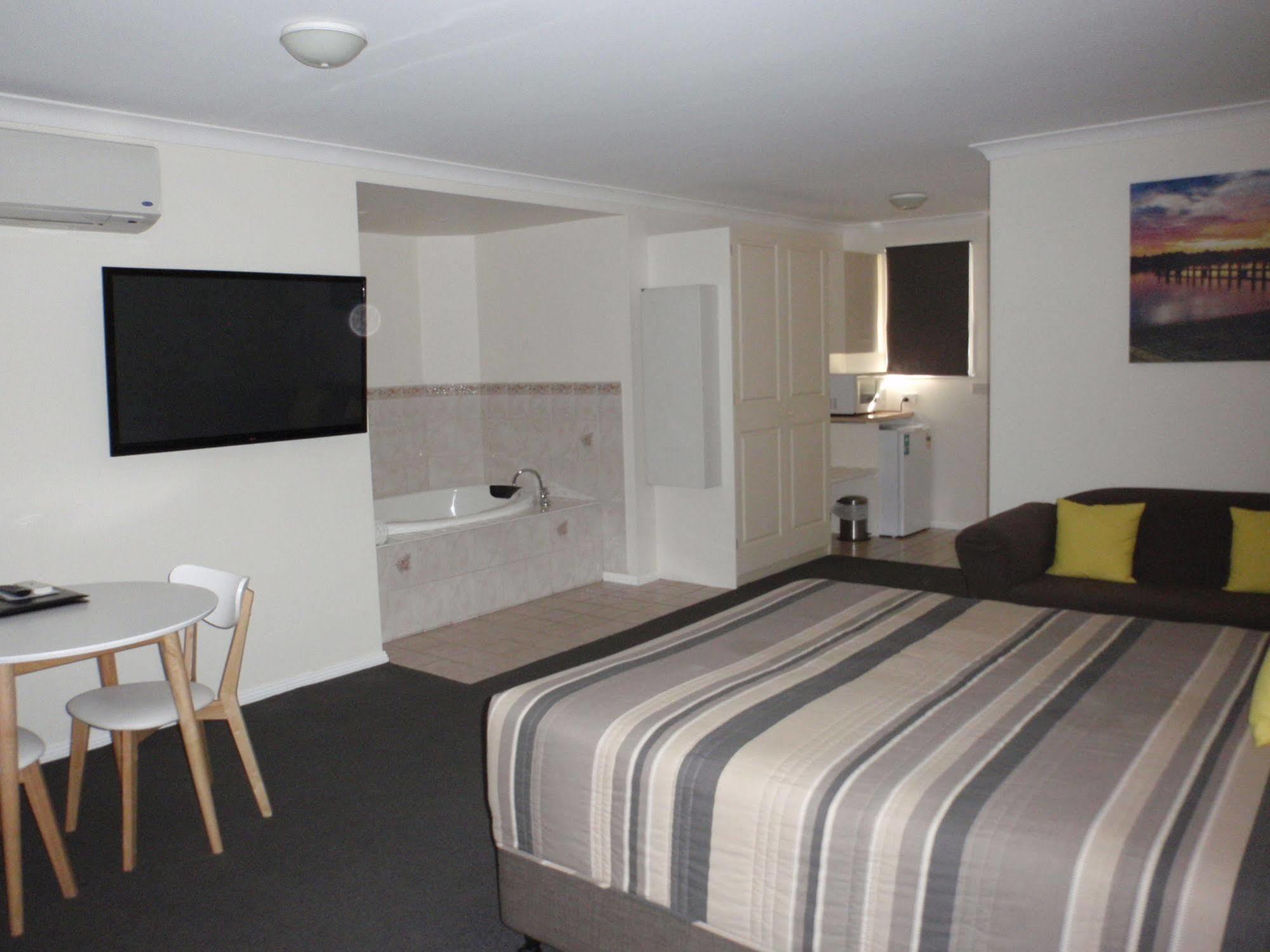 Mid City Plantation Motel มิลดูรา ภายนอก รูปภาพ