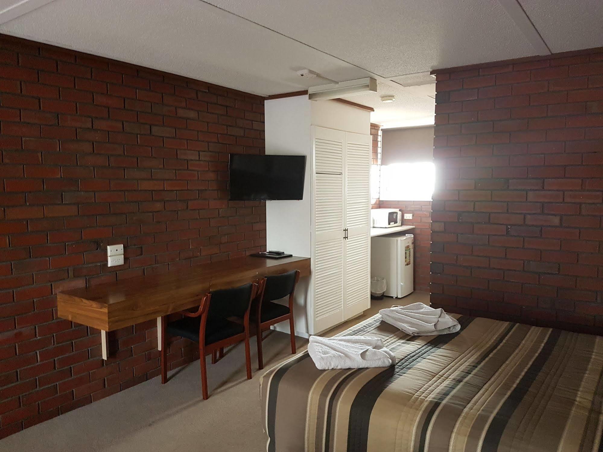 Mid City Plantation Motel มิลดูรา ภายนอก รูปภาพ